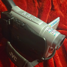 JVC GR-AXM17U Compact VHS-C Handheld Camcorder 20x/80x 2.5" LCD Silver