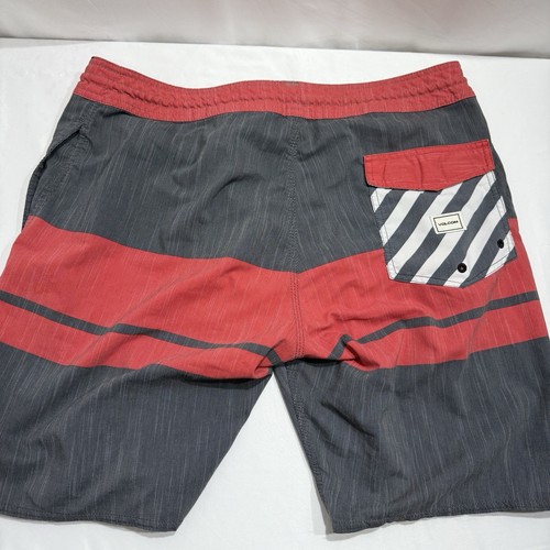 Volcom Board Shorts Mens Size 34 Gray Red Striped Slingers Quick Dry - Picture 6 of 11