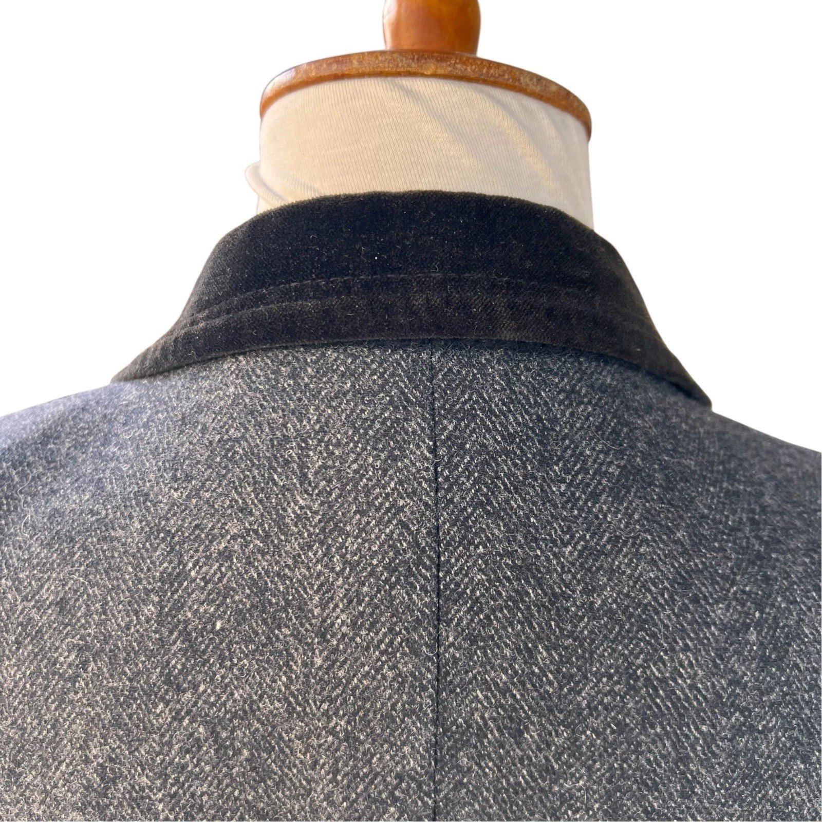 Vintage William Hunt Men’s Gray Herringbone Tweed Long Lined Overcoat Coat 42 image 5