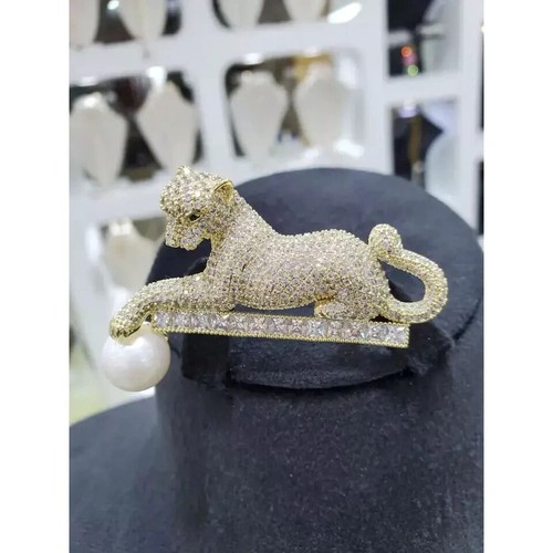 4.5 Ct Round Simulated Diamond Men's Panther Brooch Pin 14k Yellow Gold Plated - Picture 3 of 6