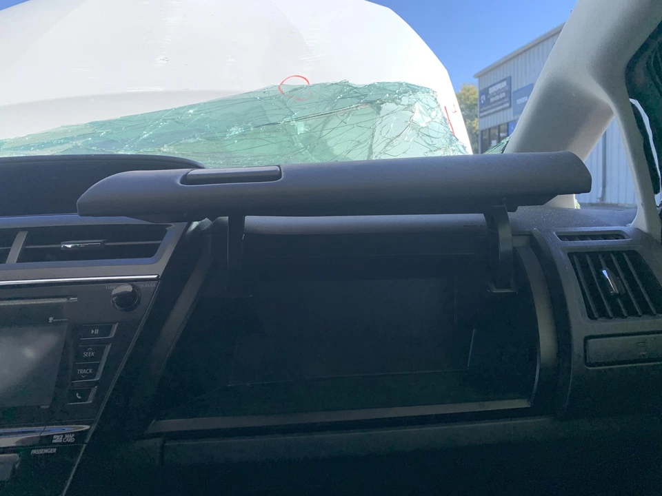 15 16 17 TOYOTA PRIUS V Guantera Superior Negra Código de Borde = FD22 Foto 3 de 3