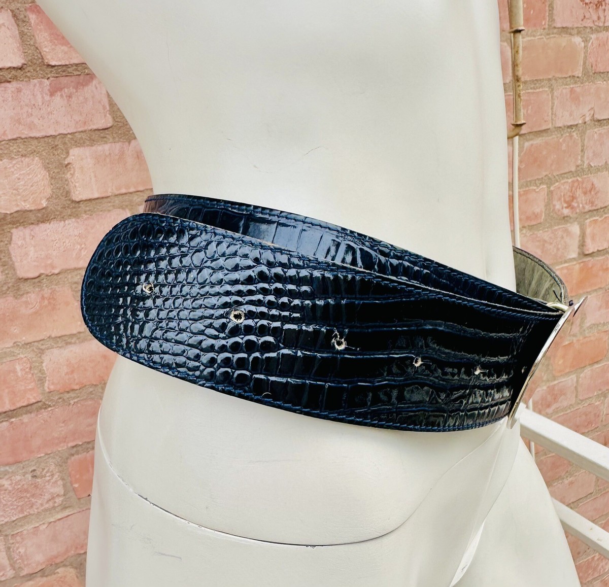 RARE VINTAGE 90s MOSCHINO REDWALL Black Leather Belt with Gold Heart Lock Charm 80s Moschino Redwall Belt, Wide Black Leather Belt, Gold  main image 4