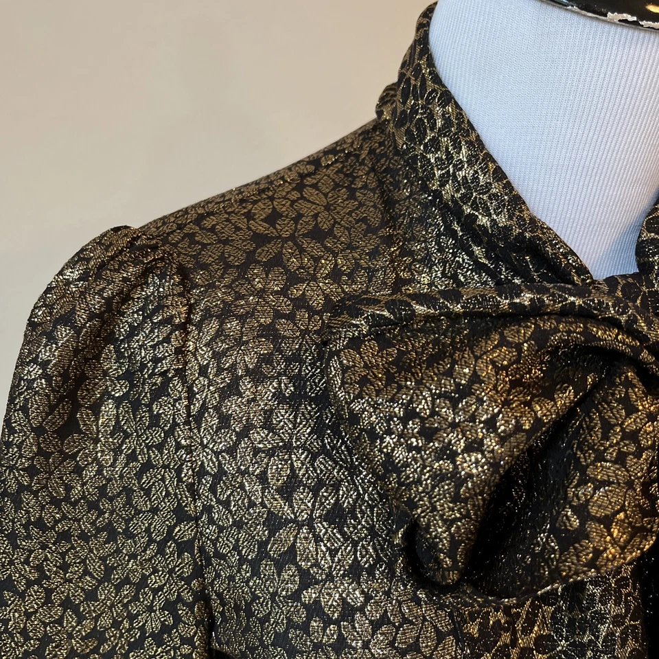 Blusa de seda Saint Laurent talla 34 negra dorada flor lazo metálico lúrex Foto 4 de 4