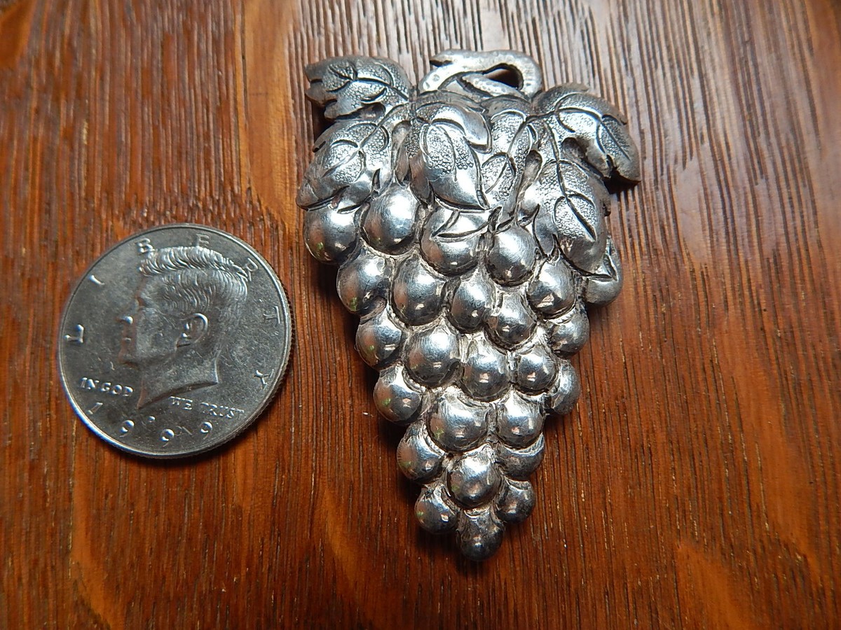 VINTAGE STERLING SILVER GRAPE PIN Sterling Silver GRAPE VINE Charm Holder PIN Wine Lover Gift  main image 4
