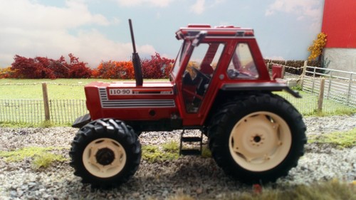 REPLICAGRI 1:32 SCALE FIAT 110-90 DT TRACTOR - Picture 2 of 7
