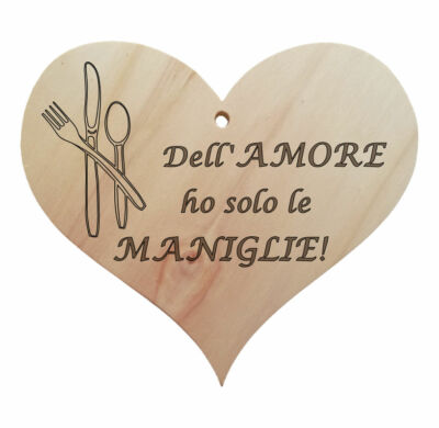 Targa Cuore in legno delle dimensioni di cm 15x15 circa con possibilità di personalizzazione