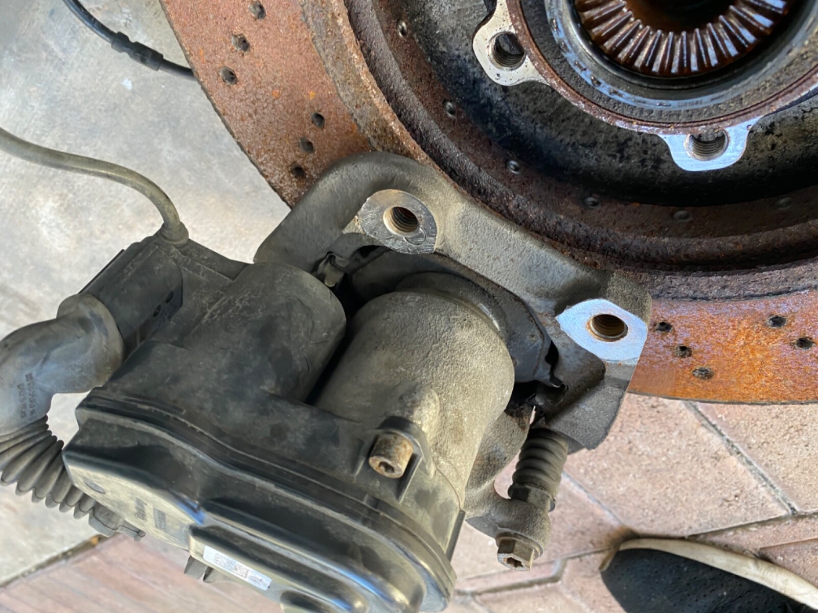 OEM ORIGINAL BMW I12 Rear right full Brake Caliper 2014- i8 1.5L knee disc