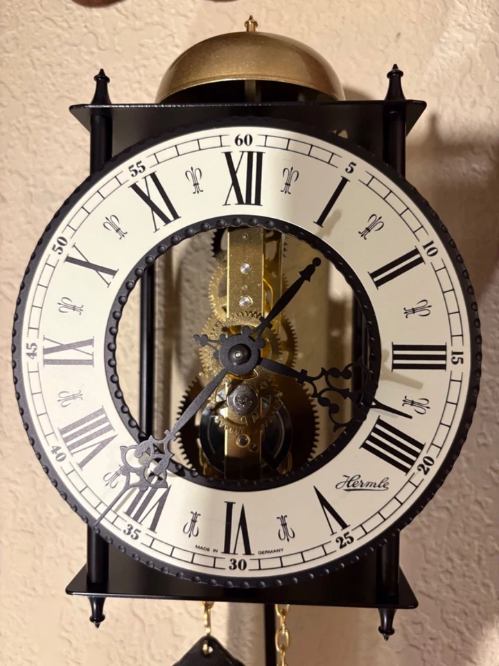 Reloj de Pared Hermle Ravensburg - Reloj Esqueleto / Hierro Forjado / Impulsado por Peso Foto 3 de 4