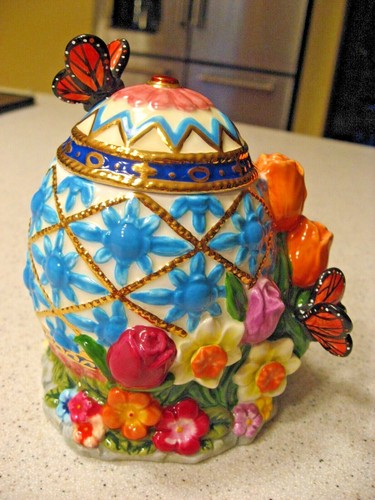 Caja de baratija cubierta de huevo de Pascua Christopher Radko con mariposas y flores retirado - Imagen 2 de 10
