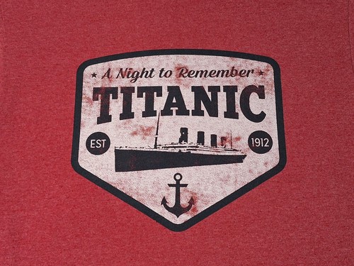 Night To Remember TITANIC Est 1912 Red Cotton Blend T-shirt Size S Gildan - 第 1/8 張圖片