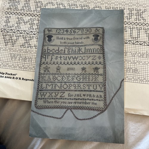 R & R Reproductions. Friendhip Pocket. Thistle Sewing Purse Crosstitch Kit