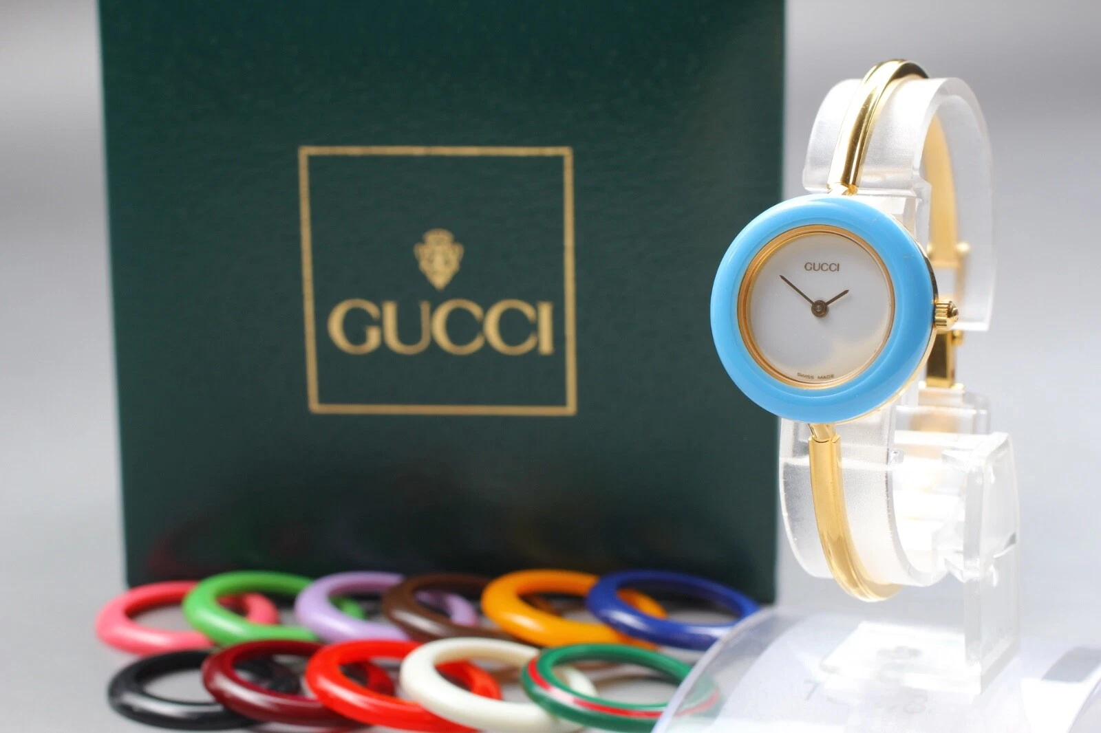 Montre femme Gucci lunette à changement 11/12,2 neuve pile 12 couleurs du JAPON