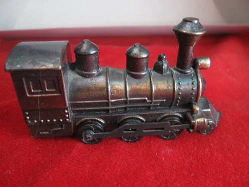 Vintage Miniature Die-Cast Metal Train Steam Engine Pencil Sharpener - Picture 3 of 11