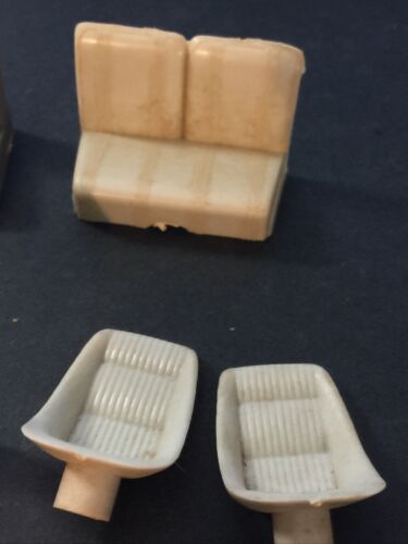 Vintage Model Car Kit Junkyard 1:25 1:24 Seats S-10 - Picture 3 of 4