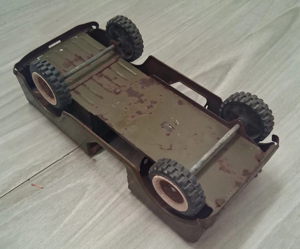 VINTAGE 1960s STRUCTO PRESSED STEEL INTERNATIONAL SCOUT ARMY JEEP 11” Incomplete - Image 4 of 4