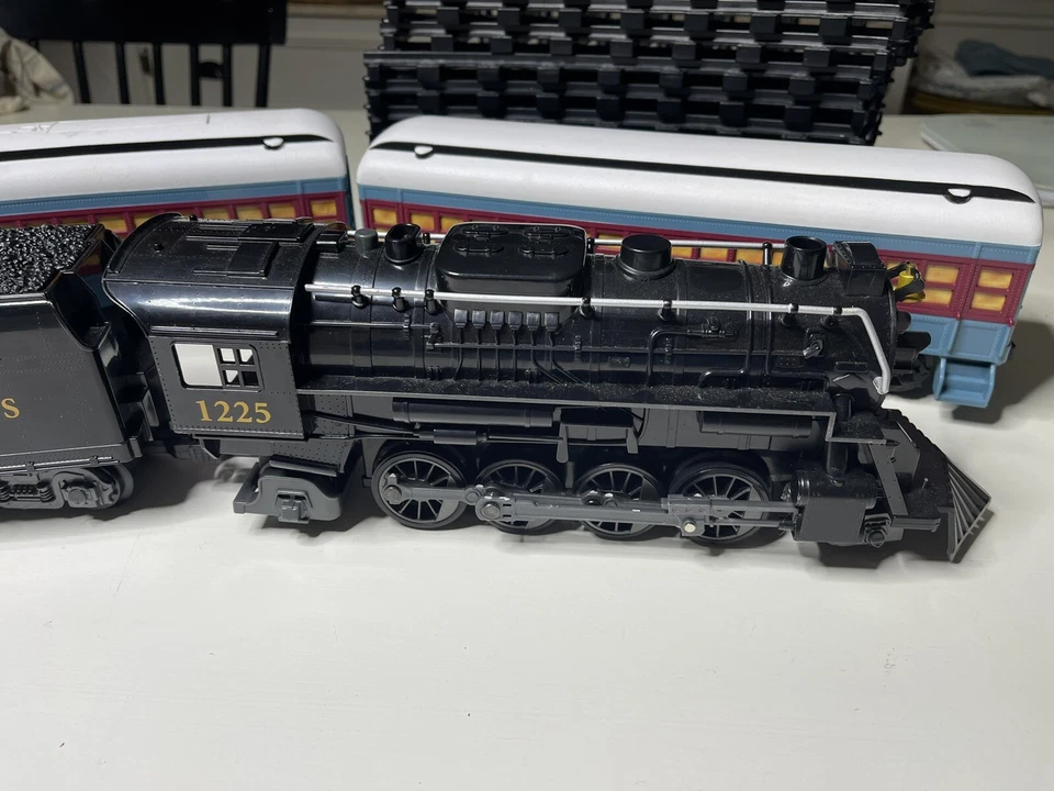 Lionel 7-11176 The Polar Express G Gauge Steam Train Set almost complete WORKS - Image 3 of 4