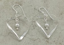 PRETTY .925 STERLING SILVER OPEN HEART EARRINGS style e0803