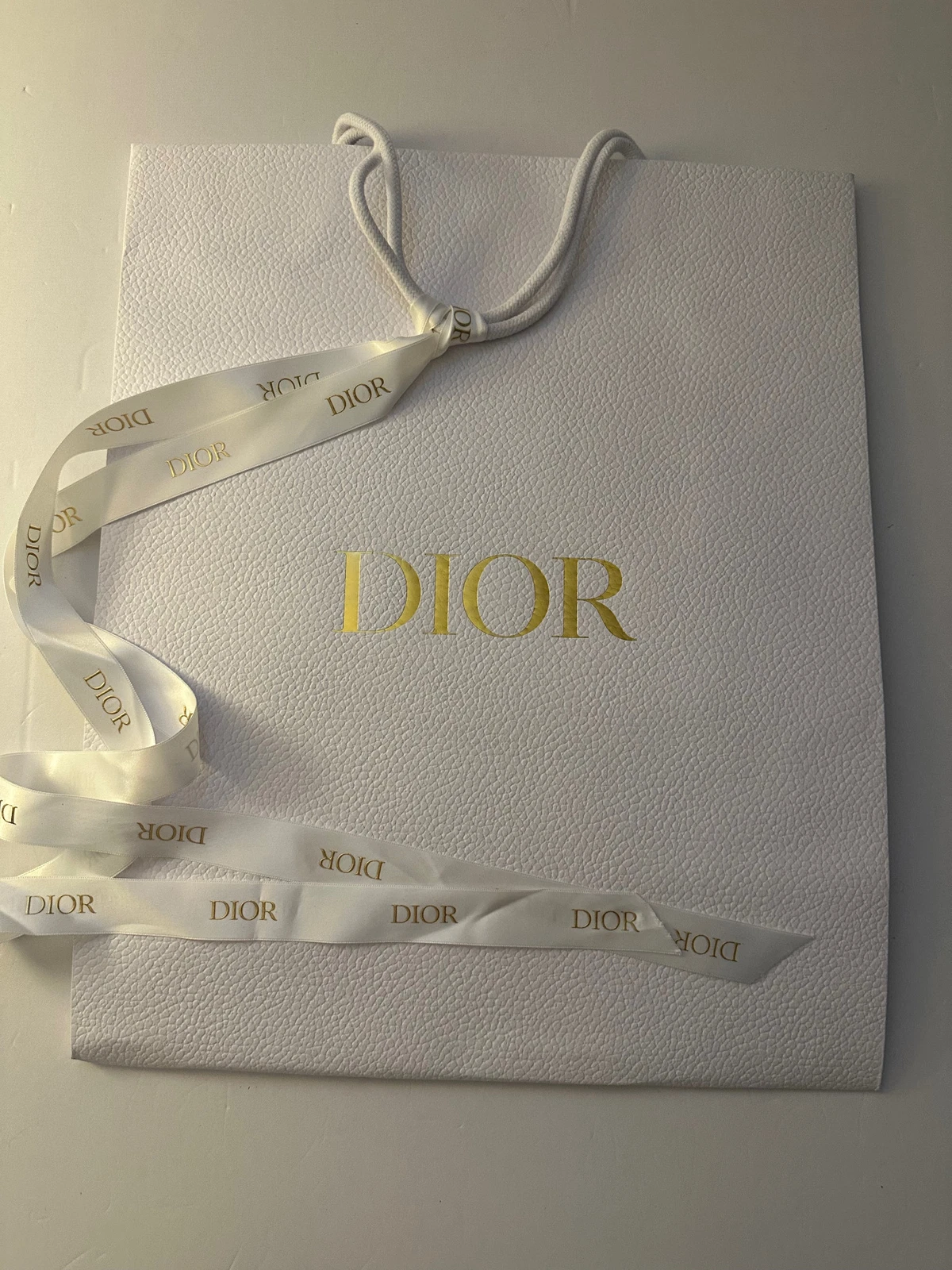 Sac cabas shopping CHRISTIAN DIOR blanc texturé et ruban 14 x 17 x 6,5