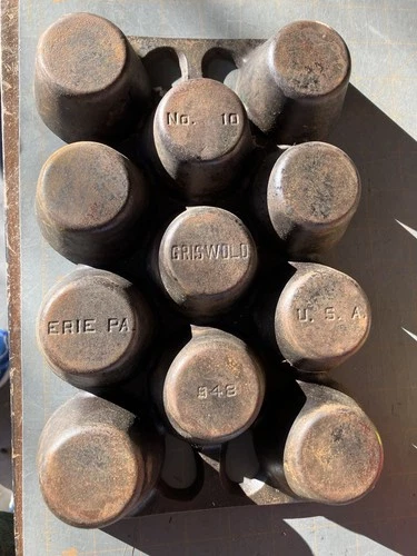 GRISWOLD #10 948 CAST IRON MUFFIN PAN 11 CUPS, COOKWARE, COOKING, KITCHEN DECOR