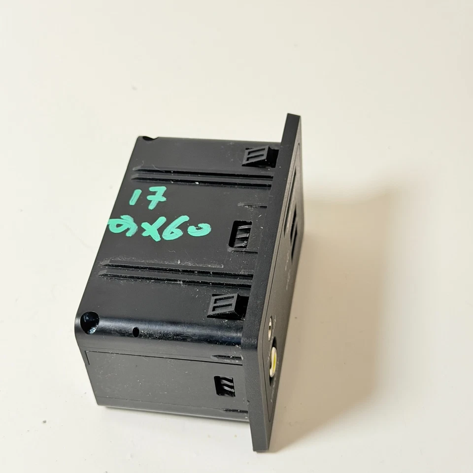 Nissan Pathfinder 2020 consola trasera puerto USB sistema de audio de sonido OEM 284H34GA0B Foto 2 de 4