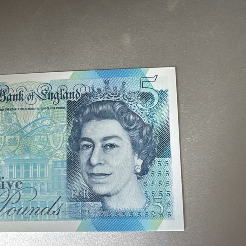 Due banconote AA20 consecutive non circolate QE2 £5 sterline - Foto 11 di 14