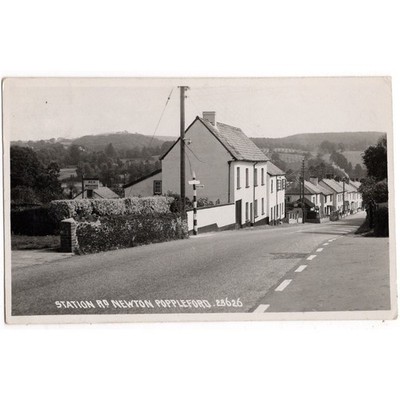 NEWTON POPPLEFORD Devon Station Road RP Postkarte, gestempelt 1953