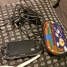 CFW Sony PlayStation Vita 3G OLED Black +16GB Bundle Case & Charger