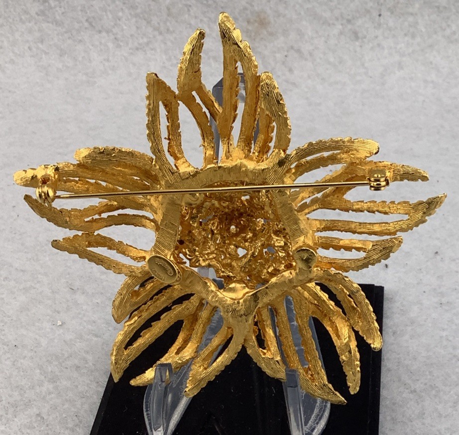 💵Hattie Carnegie Signed Gold Tone 4” Brooch | eBay