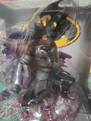 Diamond Select Toys Gallery BATMAN Armored Edition PVC Diorama DC Comics