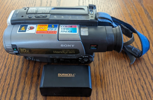 Sony Handycam CCD-TR86 Video 8 Camcorder - Color Viewfinder - VG w Battery - Picture 3 of 15