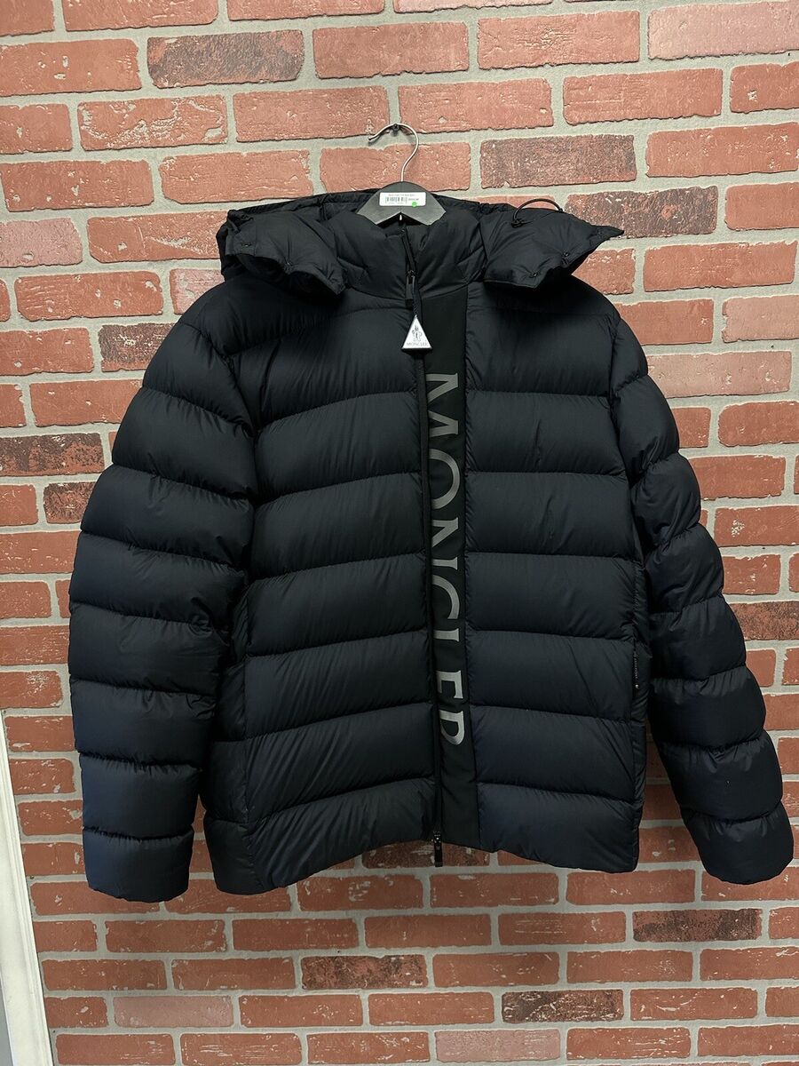 Size 6 Men's Moncler UME Short Down Jacket Black 100 Size 6 Men's Moncler UME Short Down Jacket Black 100