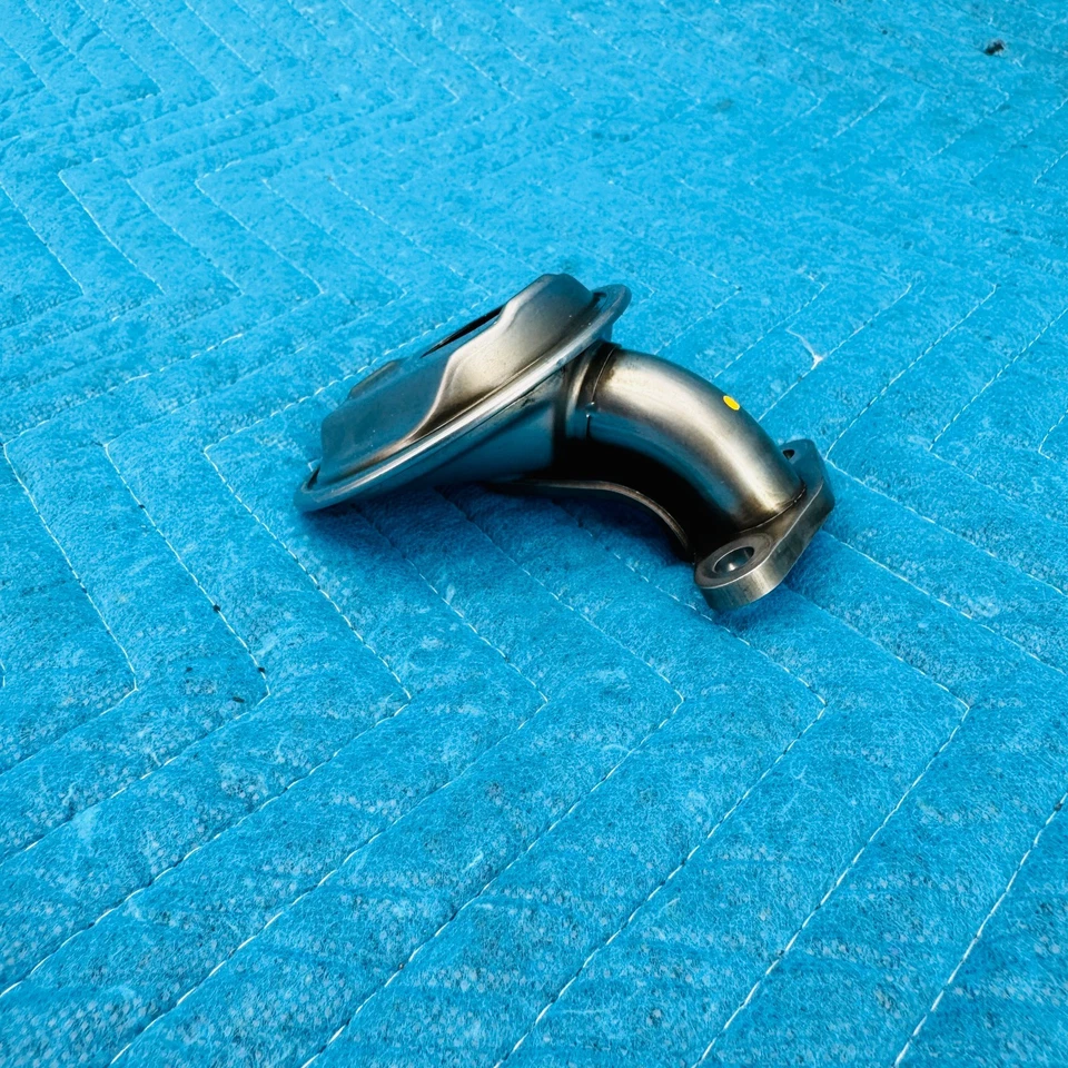 Tubo de camioneta de aceite Infiniti M56 2011-2013 VK56VD 5,6 L V8 127 K Foto 2 de 4