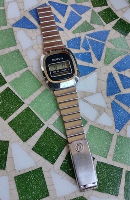 Vintage LCD Digitaluhr Solar Quecksilber Quarz ca. 1976/1977