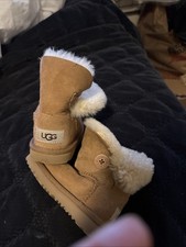 UGG Australia kids Bailey Button II, Size US 7, Chestnut