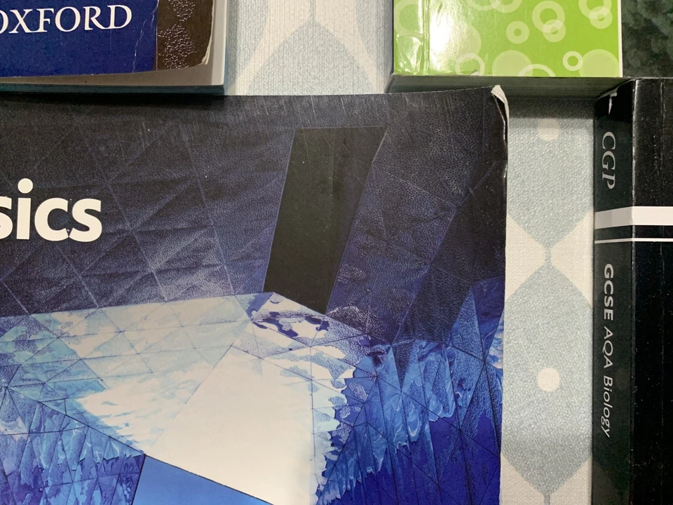 AQA GCSE Triple Science: Biology, Physics, Chemistry  & revision guides - Image 2 of 4