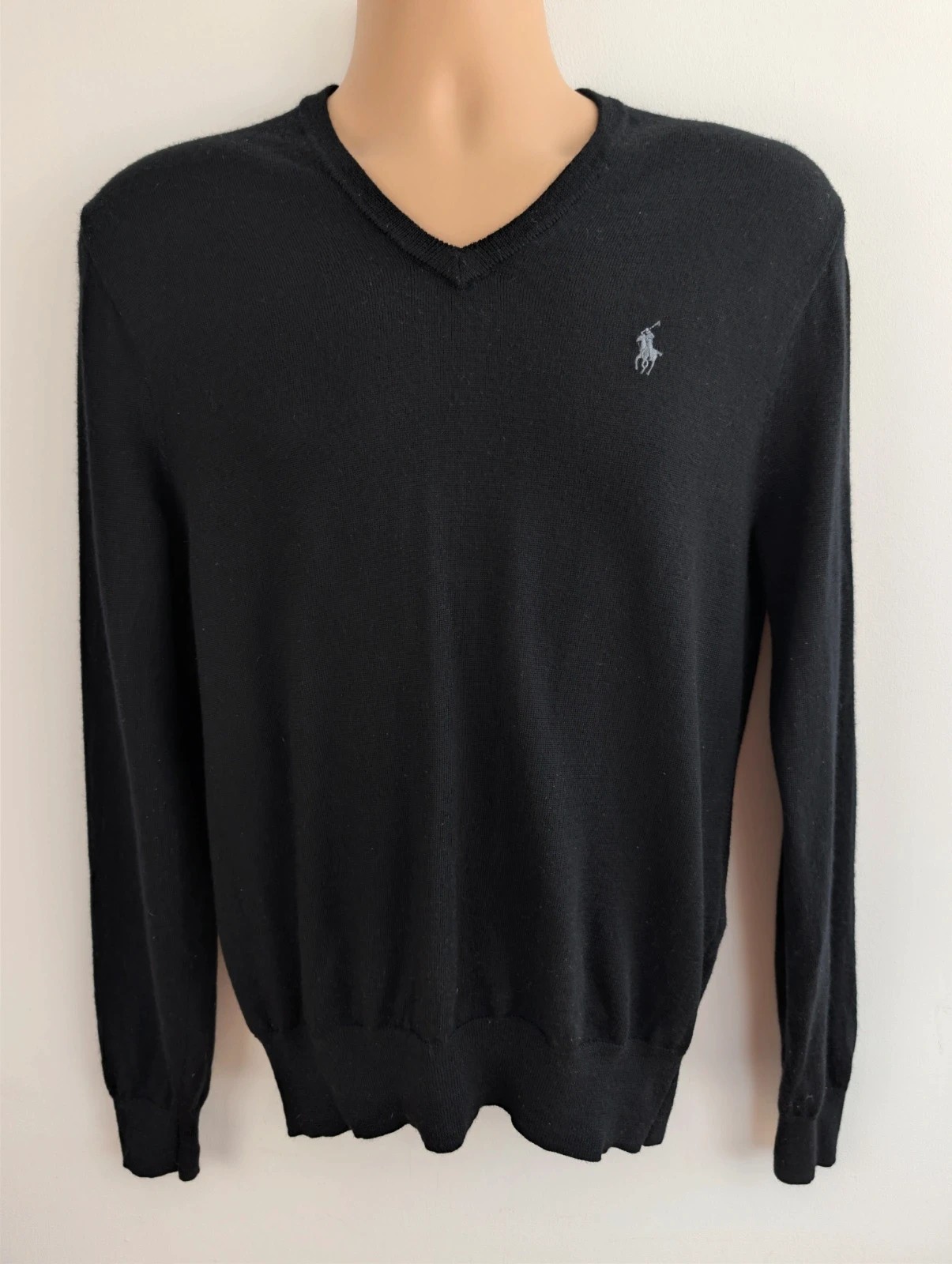 Men's Ralph Lauren Merino black v-neck jumper. Medium. DN3977