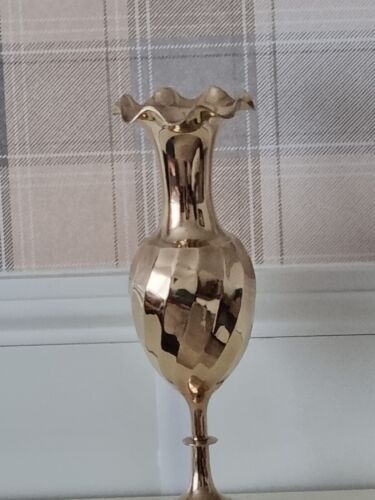 Unusual Vintage Brass Spiral Design Floral Topped Vase. Polished. Approx 12 " - Afbeelding 1 van 12