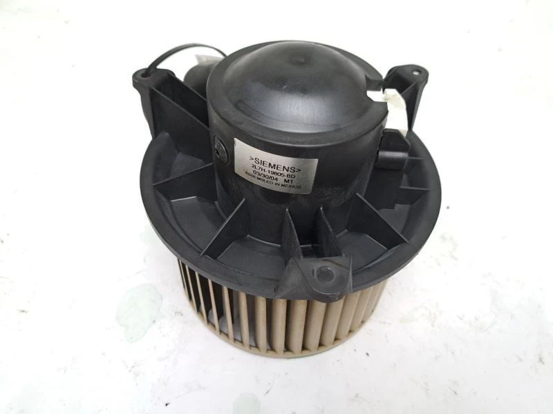 Двигатель вентилятора подходит для Ford Expedition 2004 - Изображение 2 из 3