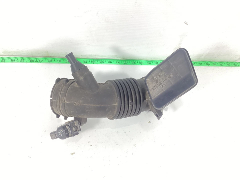 Tubo manguera conducto admisión aire limpio Toyota Camry 2012-2017 17880-0V080 OEM. Foto 3 de 4