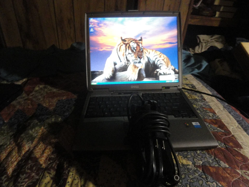 Dell Latitude D600 Celeron M 1,50 GHz 80 GB HDD 512 MB de RAM Windows XP Pro SP3 Foto 2 de 4