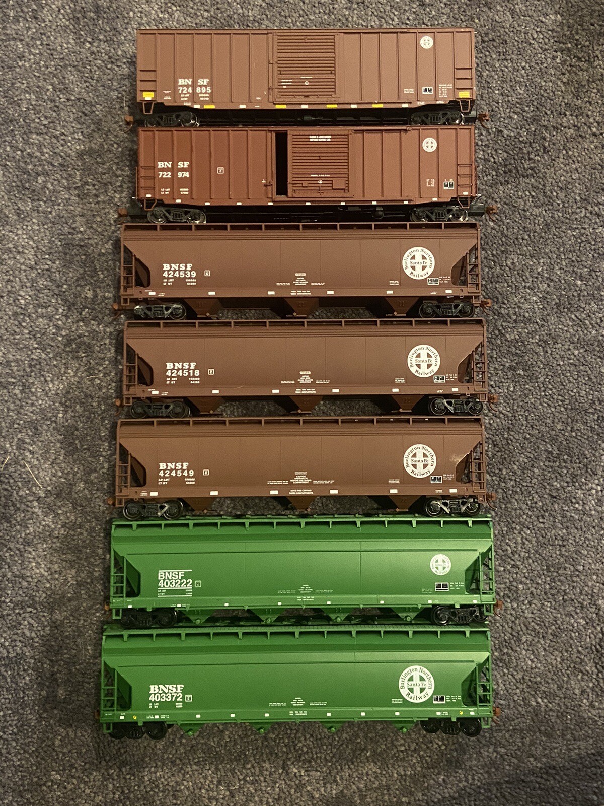 Lot Of 7 HO Scale BNSF Freight Cars Atlas Boxcars Accurail Athearn