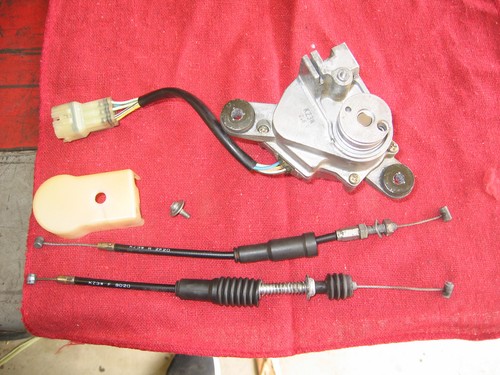 2002 & 2003 HONDA CR250 R OEM EXHAUST POWER VALVE SERVO MOTOR & CABLES & COVER