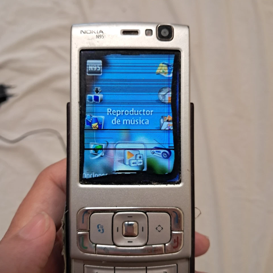 Nokia N95 Nseries PLATA con cargador y en su caja FUNCIONA pantalla con pixeles - Imagen 4 de 4