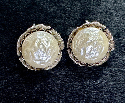 Vintage Judy Lee White Lustre Clip On Earring Set Scalloped Edges