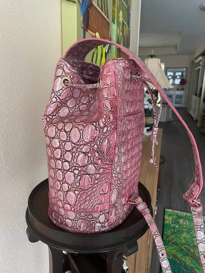 Mochila/Eslinga Brahmin Allie Begonia Rosa Minx Usada en Excelente Condición RARA E INUSUAL Foto 2 de 4