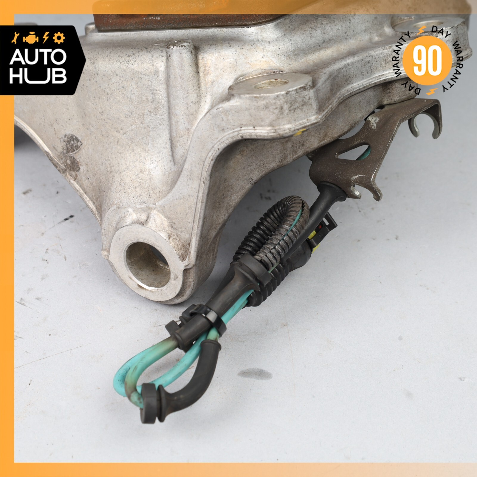 03-10 Maserati GranTurismo M145 Front Right Side Spindle Knuckle Hub OEM 61k