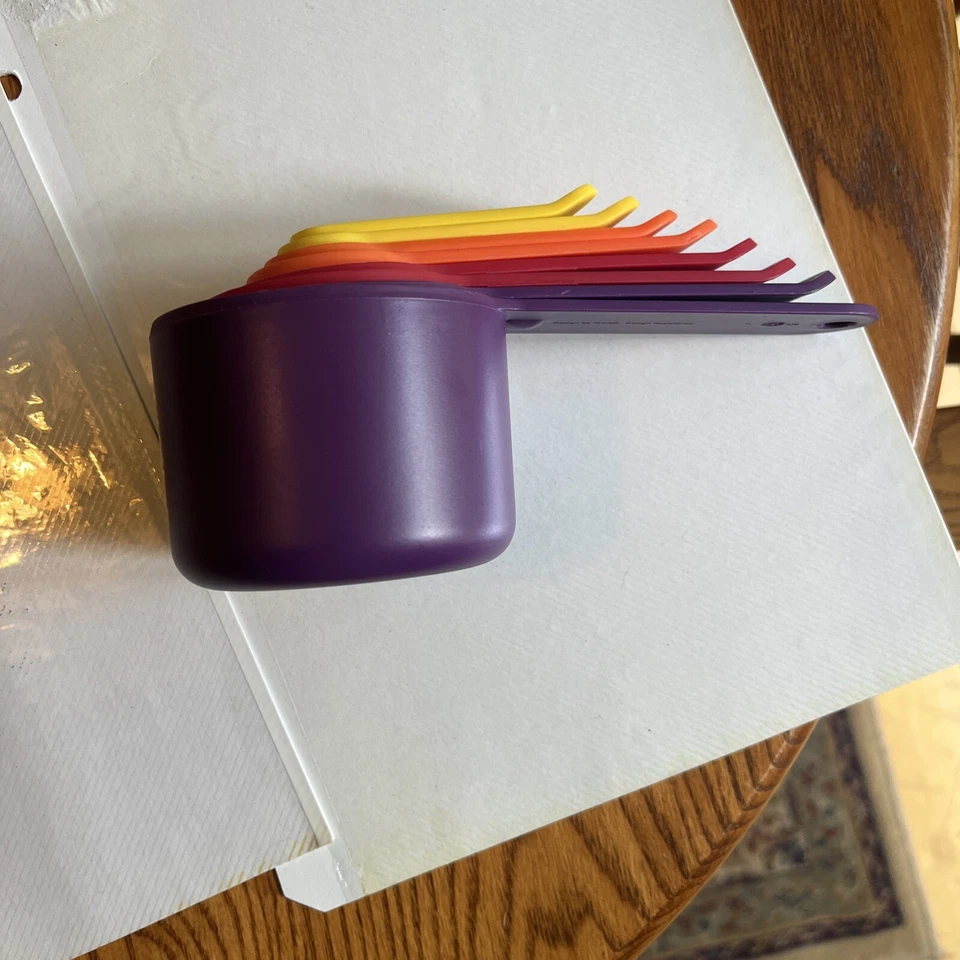 NUEVO Juego de 8 tazas y cucharas medidoras Joseph Nest multicolores Foto 3 de 3
