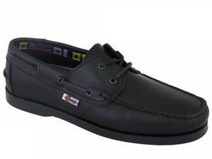 school boat shoes