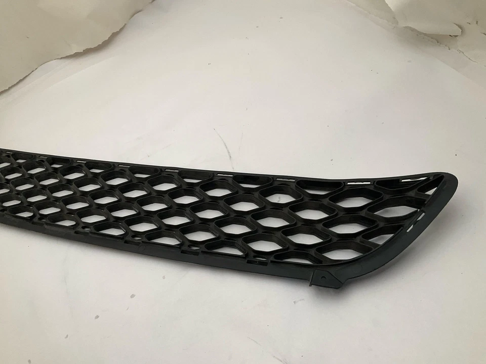 Нижняя решетка радиатора 2010-2011 KIA RIO от оригинального производителя - Изображение 3 из 4