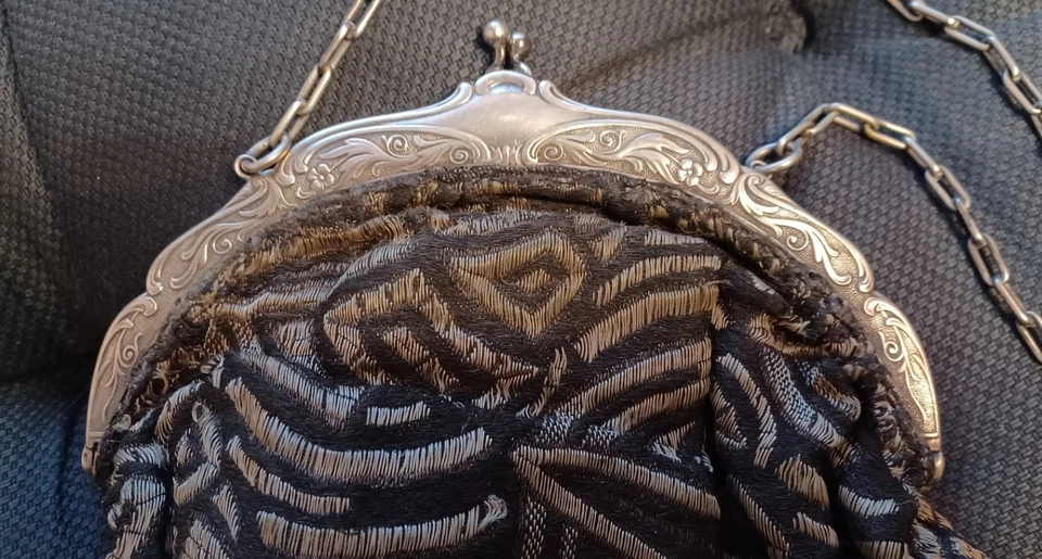 bourse ancienne réticule, monture en argent poinçon - Photo 2/4